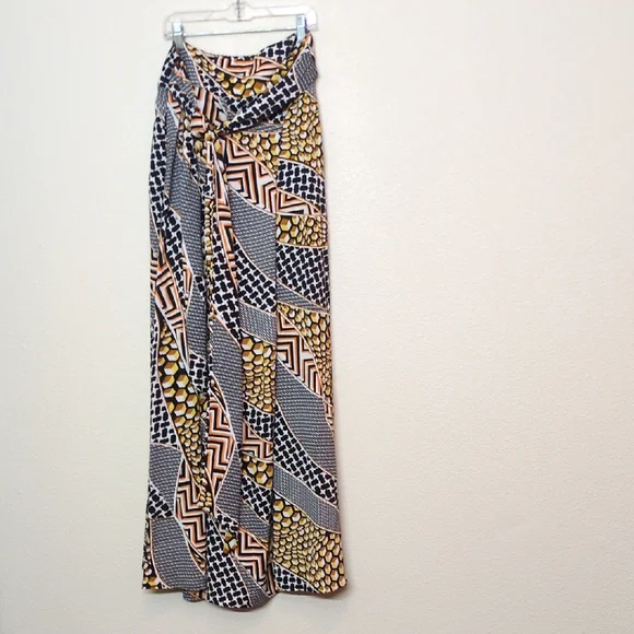Gracia Gorgeous Black, Gold, and Cream Patterned Maxi Skort Size Small - Picture 1 of 10